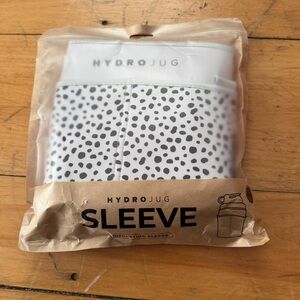HydroJug Insulating Sleeve with Black and White Pattern